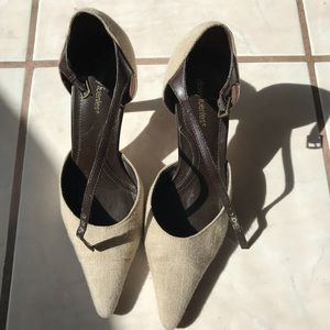 Daisy Fuentes close toe heels